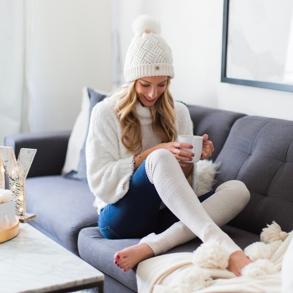 Express Cable Knit White Pom Beanie 